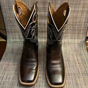Ariat Cowboy boots size 9